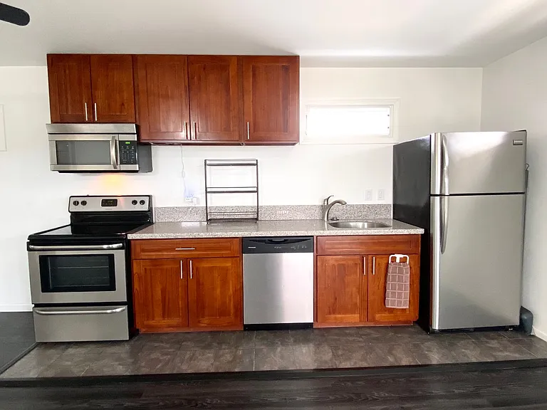 108 Maluniu Ave #B — Photo 9