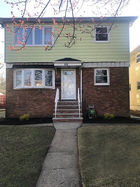 Front of 615 Roselle Street.