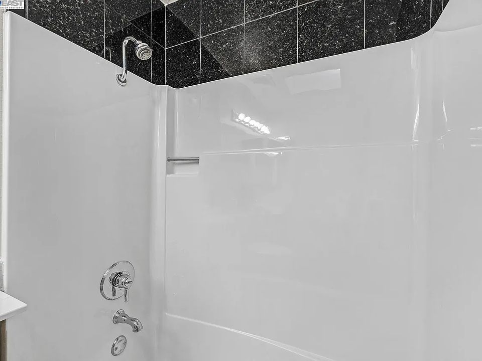 1st image of 4126 Peregrine Way