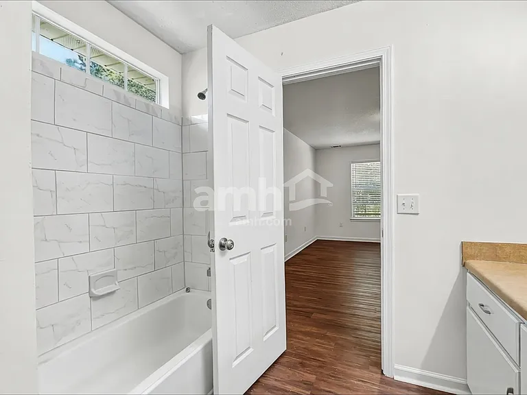 20 Carlisle Ln — Photo 11
