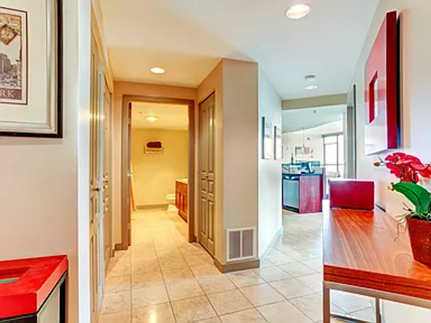 1 Bedroom Plus Den Luxury Condominium With Water Views — Photo 3