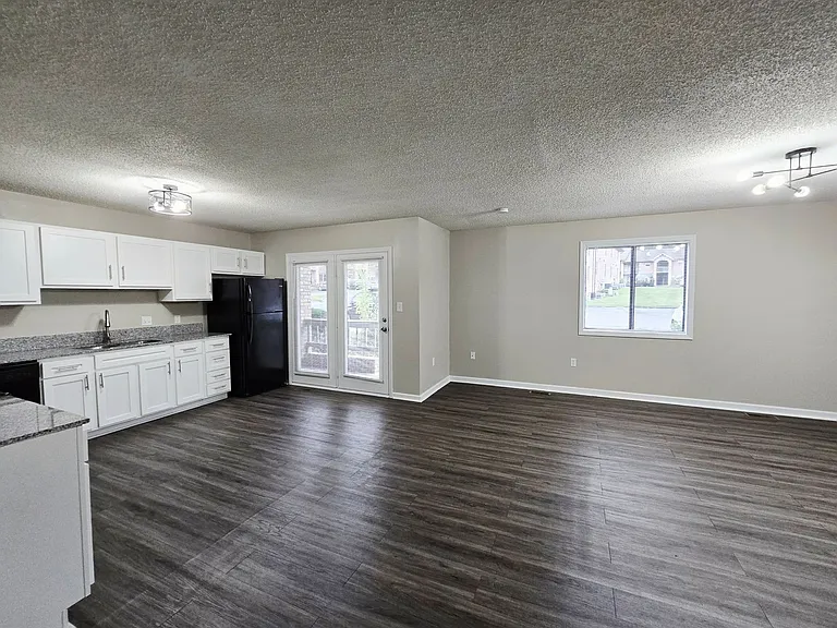 Country Shores Apartments — Photo 51