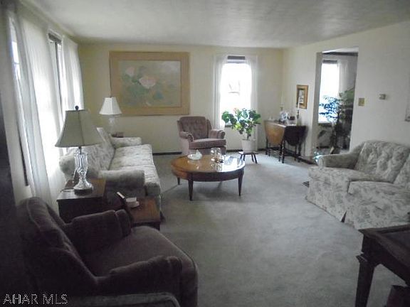 5th image of 303 Crestwood Dr