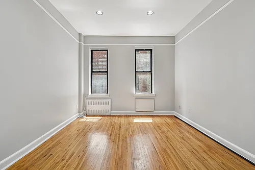 1582 1st Ave #1A Photo 1