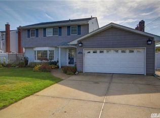 11 Anchor Dr, Massapequa, NY 11758