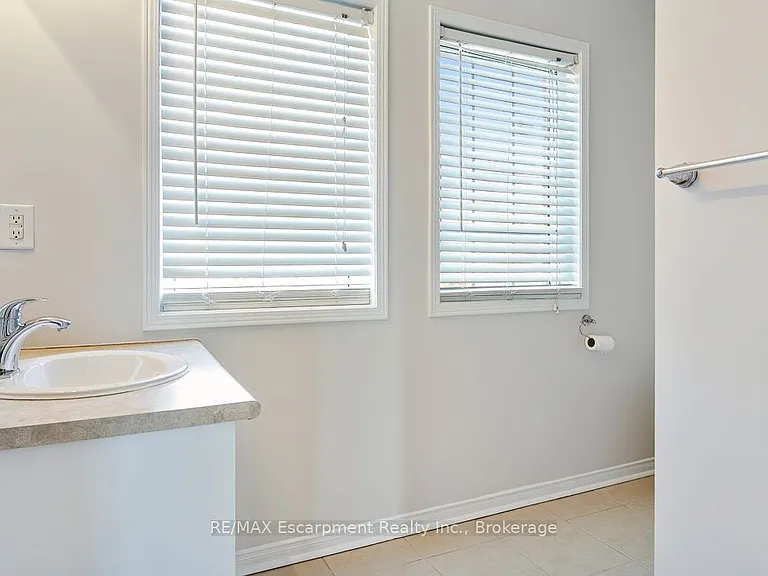 4832 Capri Cres — Photo 30