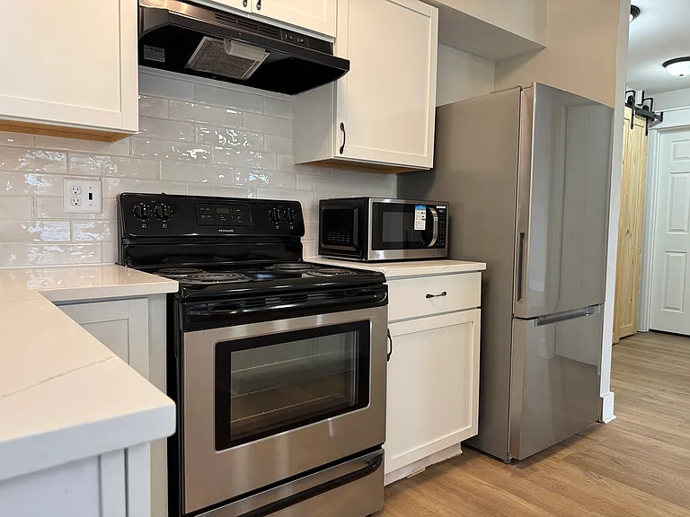 312 E Staat St #312 — Photo 11