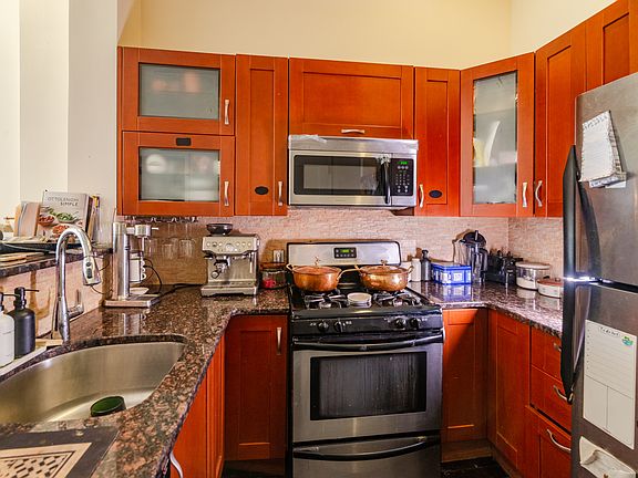 4th image of 38 W 83rd St APT 1