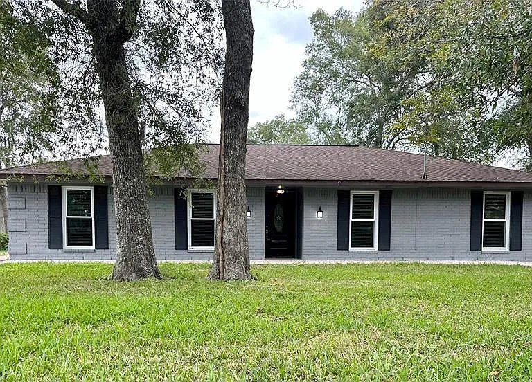 228 Oak Manor Dr — Photo 1