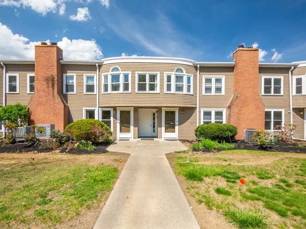 75 Page Rd Unit 16, Bedford, MA 01730