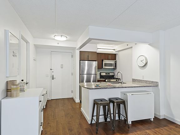 5th image of 555 W 23rd St APT S9p