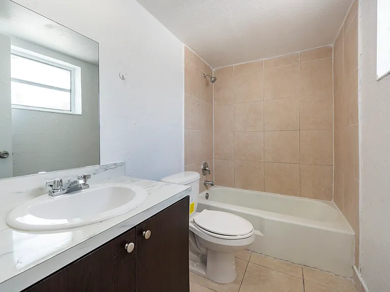 2123 Davie Blvd #211 — Photo 9