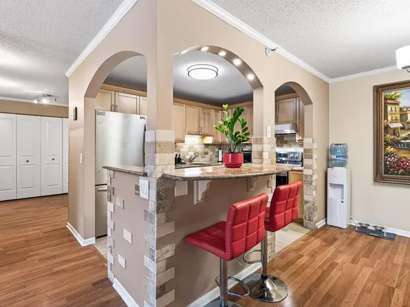 5645 Green Circle Dr APT 108, Minnetonka, MN 55343