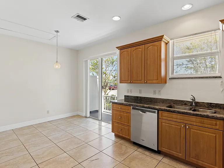 Kitchen-eat in kitchen
