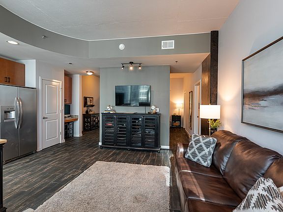 4th image of 301 Demonbreun St Unit 1407