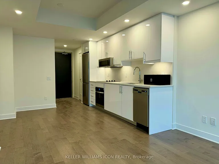 180 George St #2109 — Photo 5