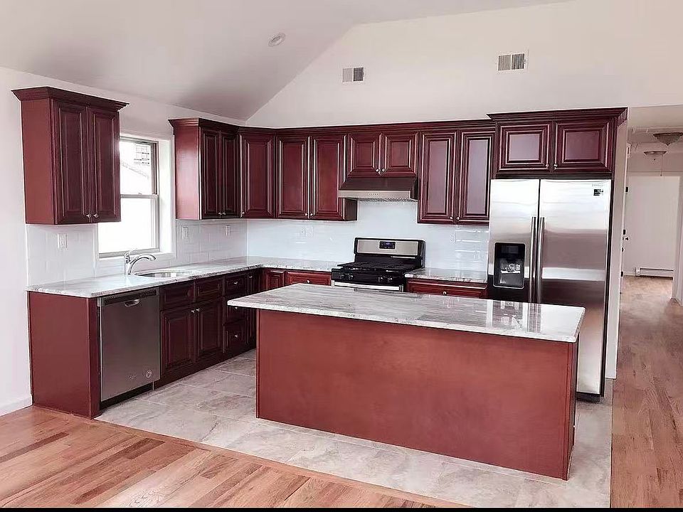 1st image of 135 Cedar Grove Ave #2