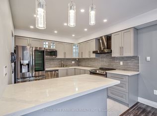 1701 McCowan Rd #302, Toronto, ON M1S2Y3