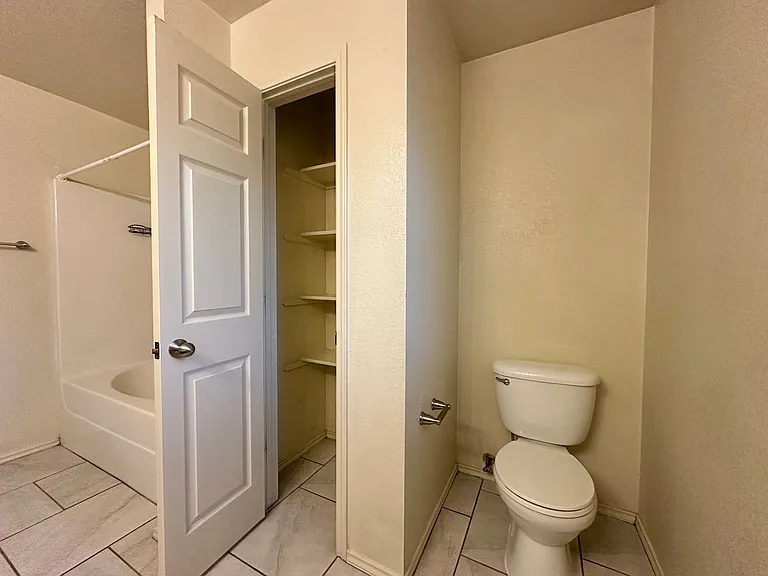 2403 Lavender Ln — Photo 27