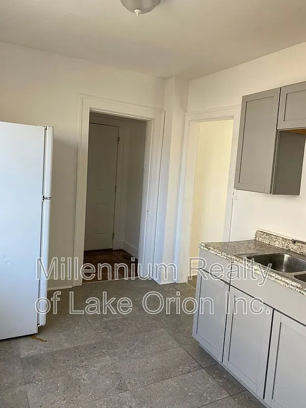 3 bed, 1.5 bath, 1071 sqft, $1,295 — Photo 4