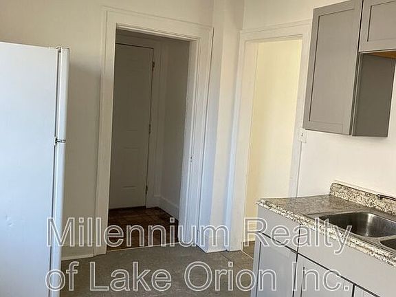 4th image of 638 Joslyn Ave