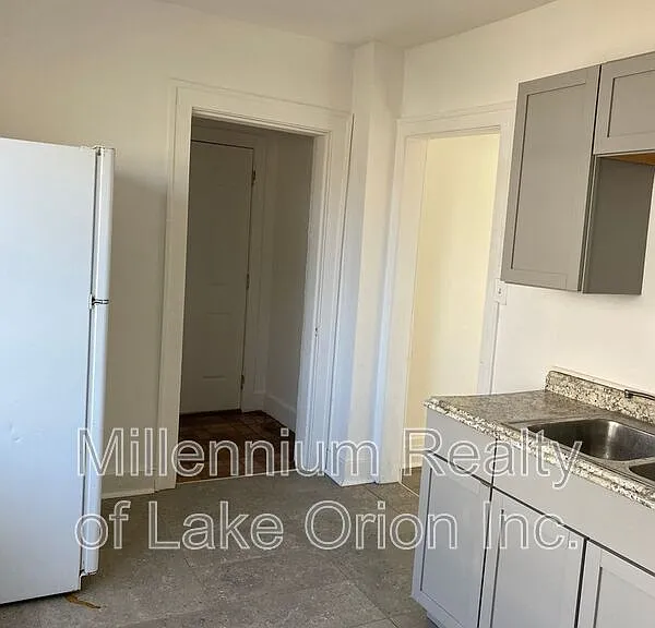 638 Joslyn Ave — Photo 4