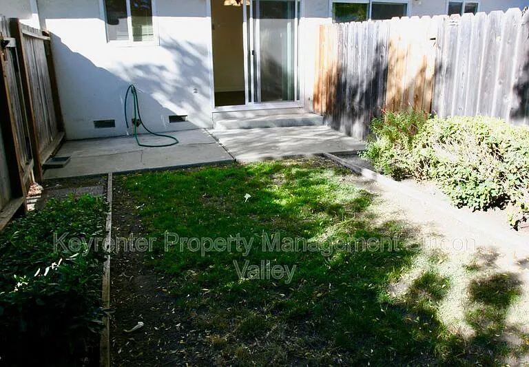 2434 Rock St #16 — Photo 9