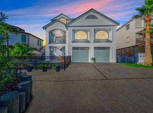 415 Isles End Rd, Tiki Island, TX 77554