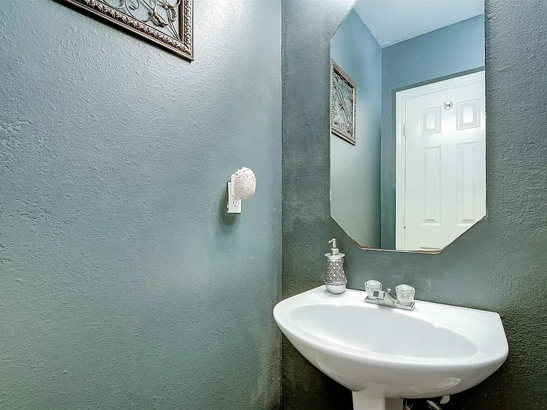 731 Annies Way — Photo 18