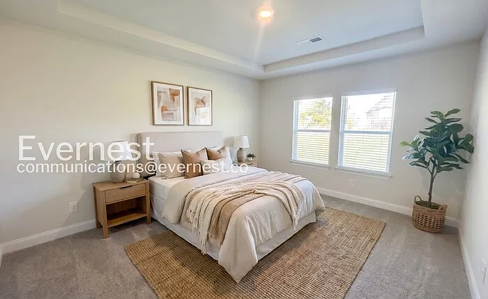 4 bed, 4.0 bath, 2768 sqft, $2,645 — Photo 4