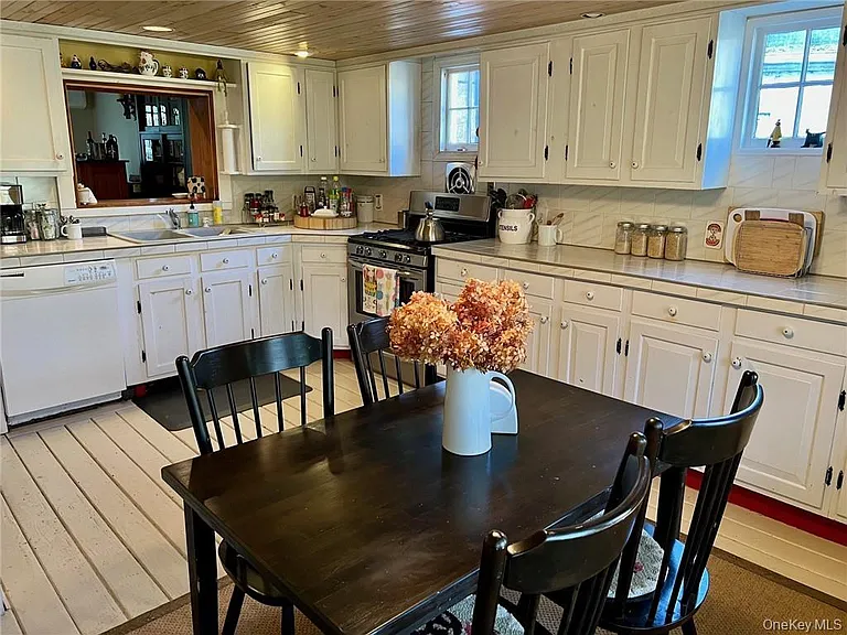 19 Mill Ln — Photo 13