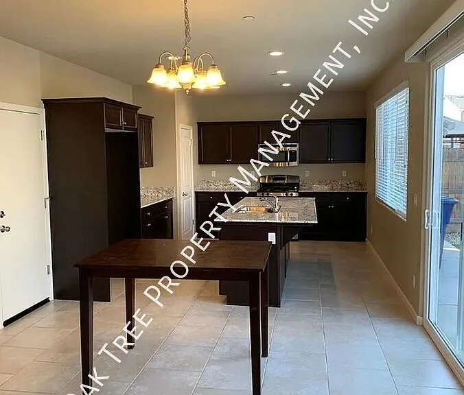 5853 E Voorman Ave — Photo 4