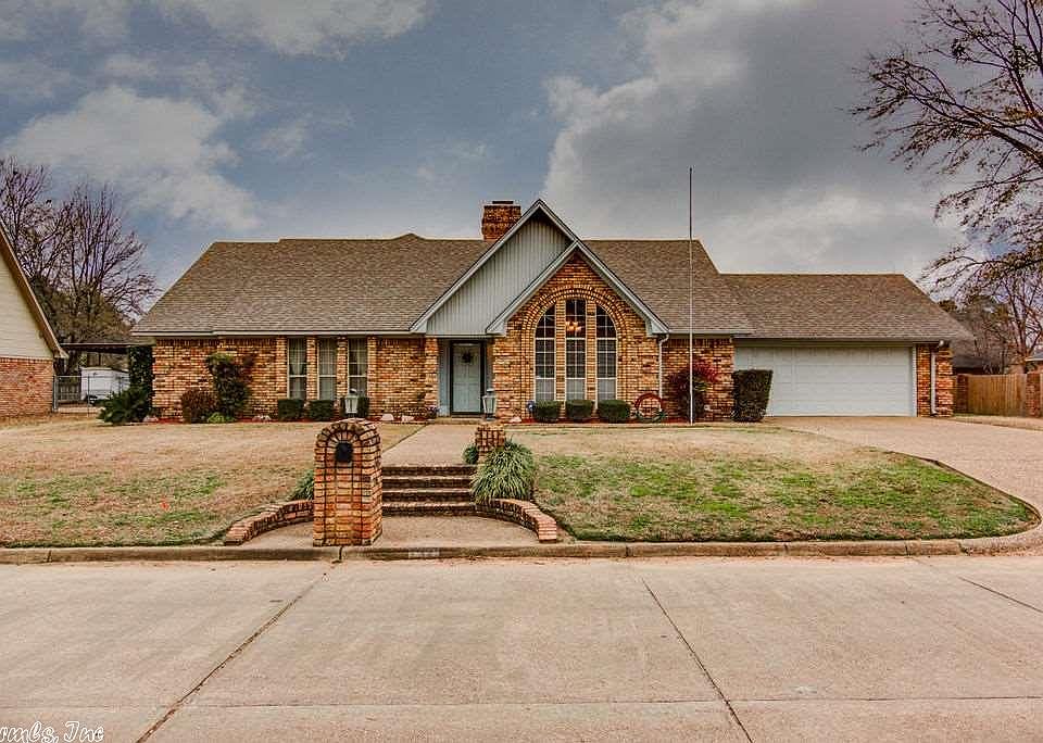1st image of 605 Brown Dr