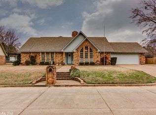 605 Brown Dr, Wake Village, TX 75501