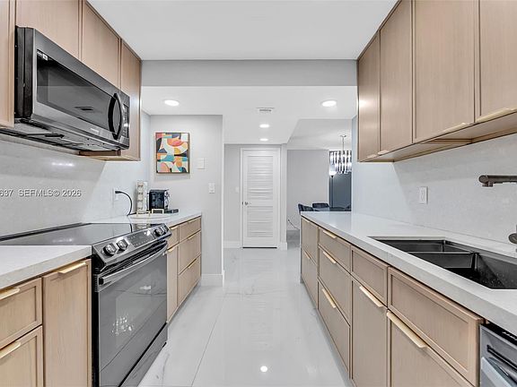4th image of 2500 Parkview Dr APT 2407