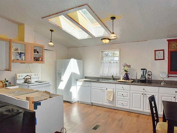 5th image of 342 W Lake St