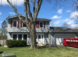 784 Federal Pkwy, Lindenhurst, IL 60046