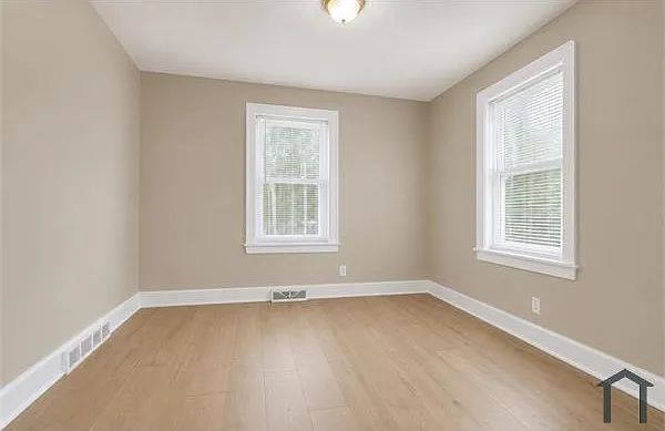 3 bed, 1000 sqft, $1,500 — Photo 2