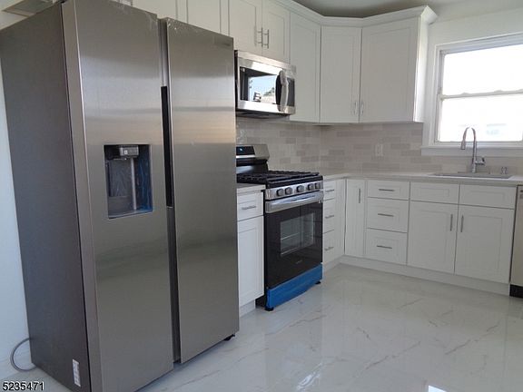 3rd image of 465 Lanza Ave Floor 2