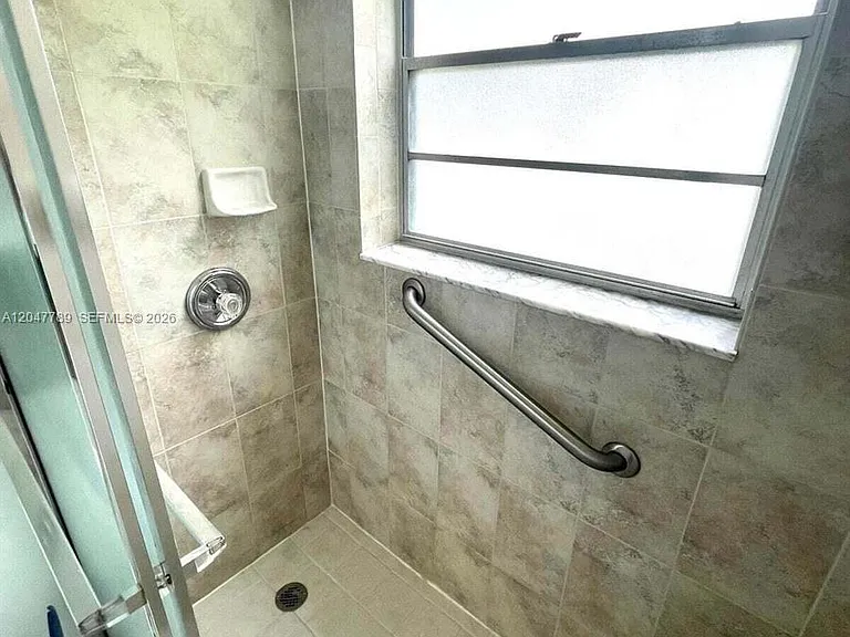 31 Windsor Dr #31-B — Photo 11