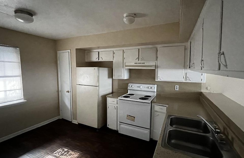 1st image of 423 Hollyvale Dr #743c953f7