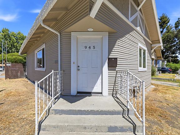 5th image of 945 Cinnabar St