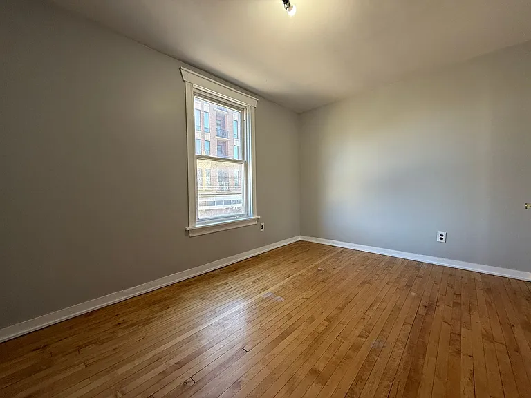 817 W 34th Place — Photo 16