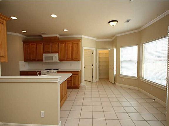 5th image of 5608 S 43rd St