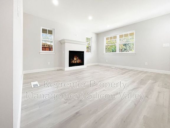 4th image of 565 E Meadow Dr