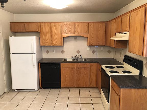 4th image of 3003 Cantabrian Dr APT A