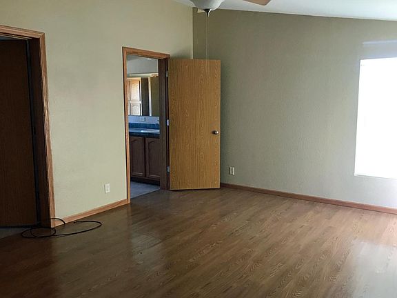 3rd image of 4056 Vintage Ln
