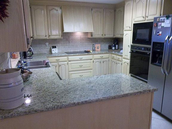 3rd image of 9505 Oak Springs Dr