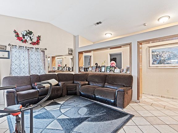 3rd image of 950 Regina Way