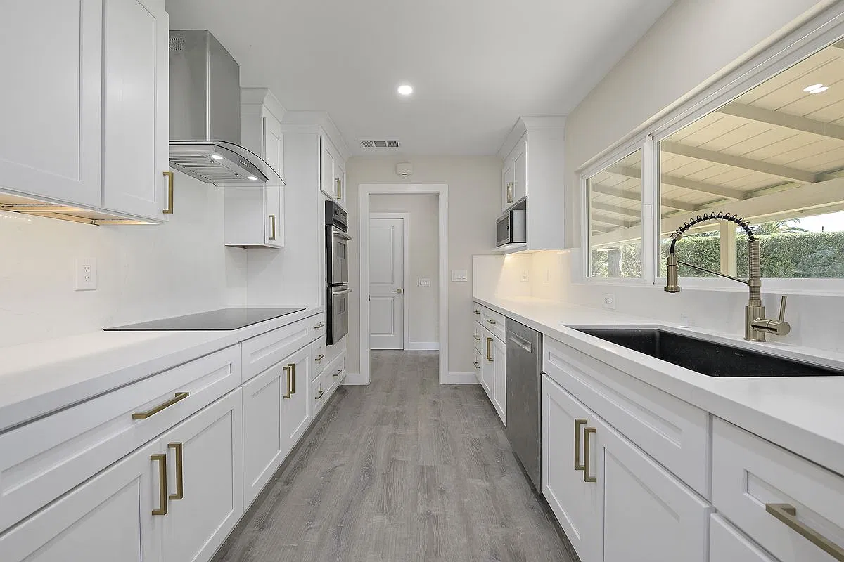 3 bed, 2.5 bath, 2000 sqft, $10,000 — Photo 1